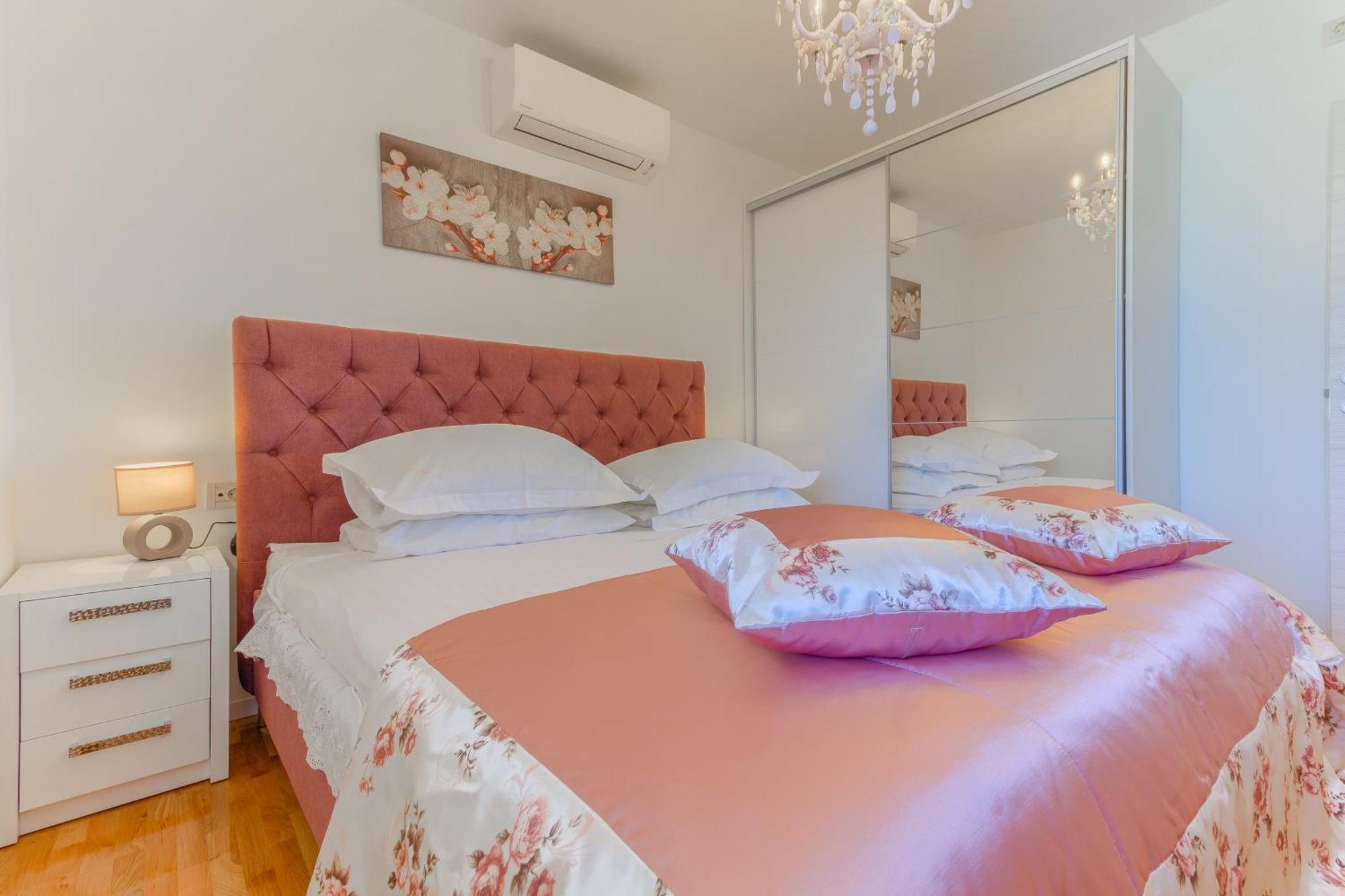 Villa Arijana -More สลาทิเน ภายนอก รูปภาพ