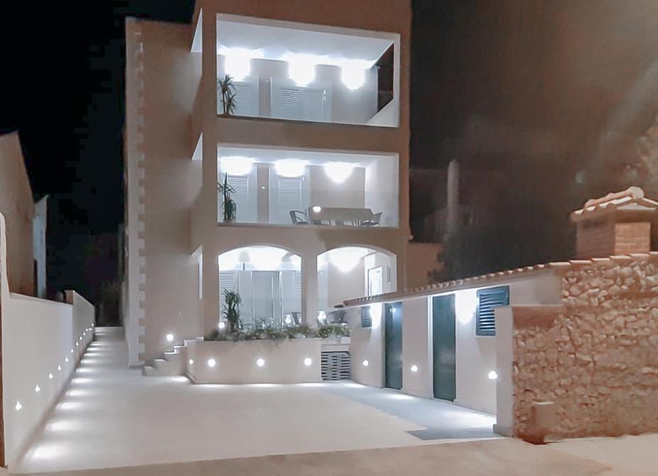 Villa Arijana -More สลาทิเน ภายนอก รูปภาพ